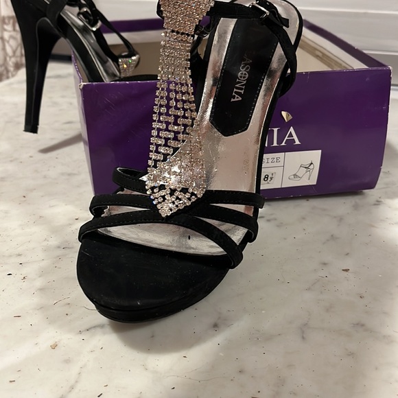 Lasonia. Heels - Picture 4 of 5